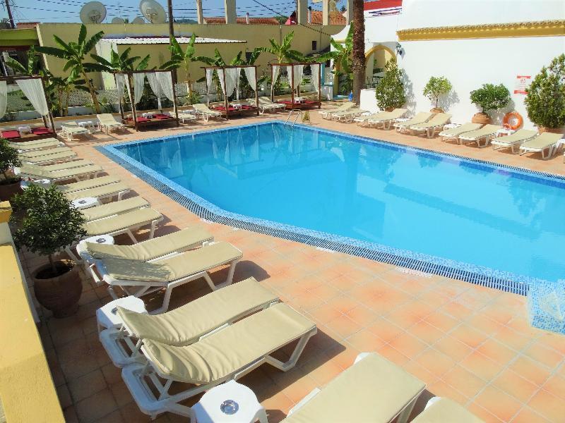 Oasis Club 3* Kávos