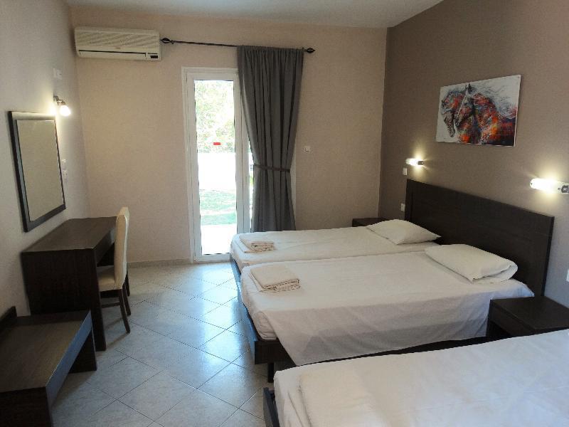 Oasis Club 3*