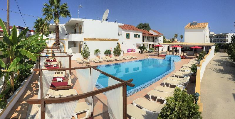 Oasis Club 3*