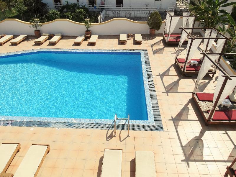 Oasis Club 3*