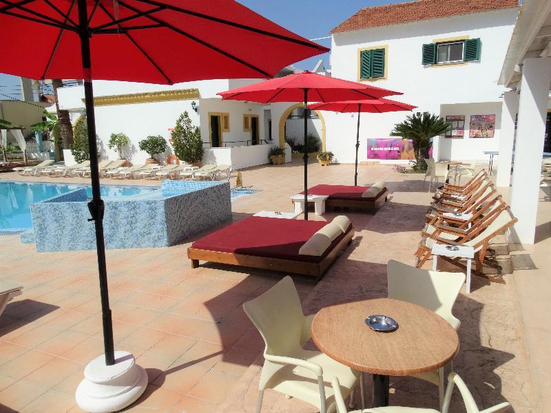 Oasis Club Aparthotel 3*