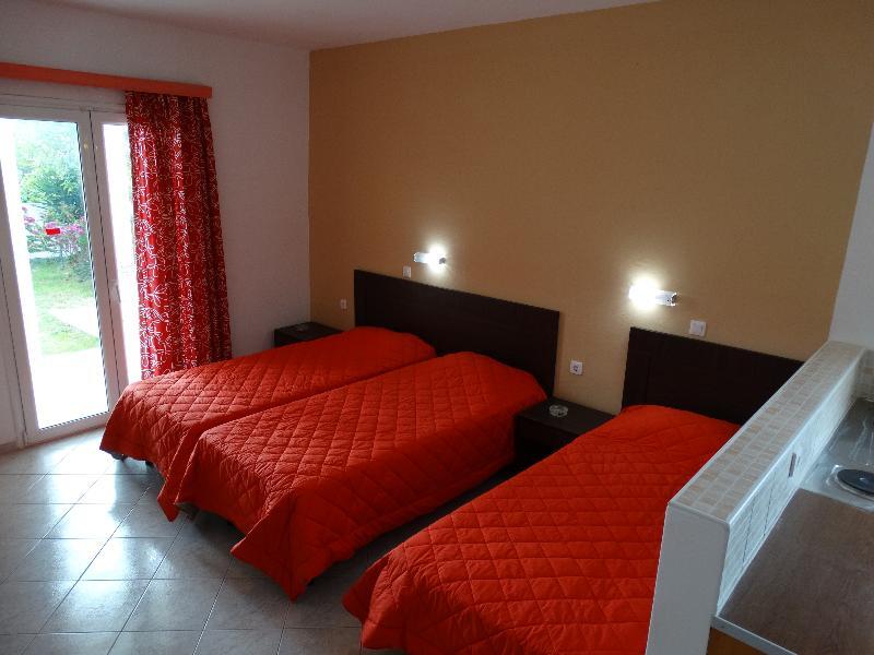 Oasis Club Aparthotel Kávos